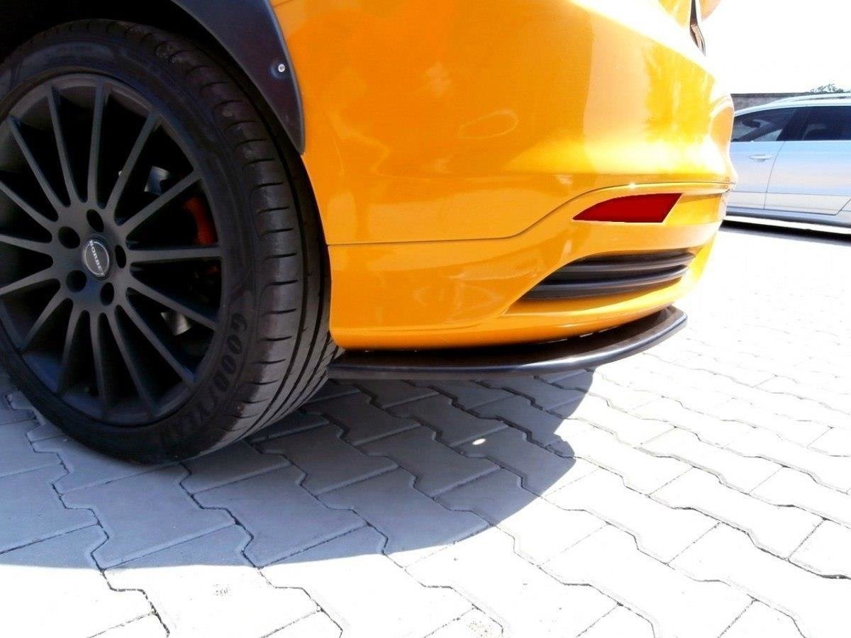 Bakre sidesplitter til Ford Focus ST Hatchback vist fra skrå vinkel