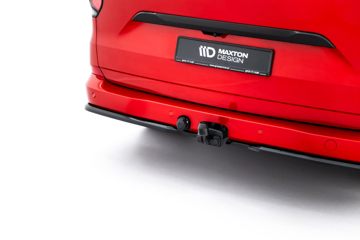 Maxton Design sideflaps montert på Ford Transit Custom MK2, sett bakfra