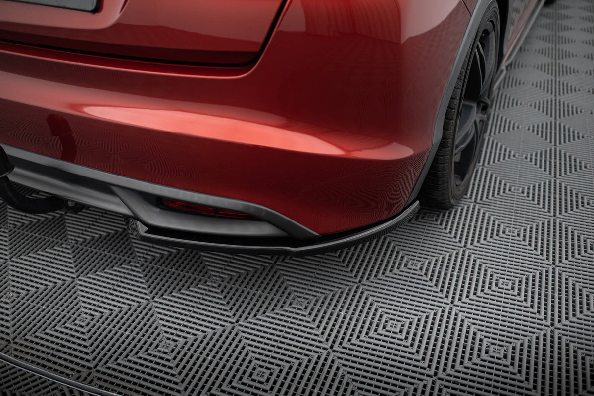 Sideflaps bak til Honda Civic Hatchback MK9 fra skrå vinkel