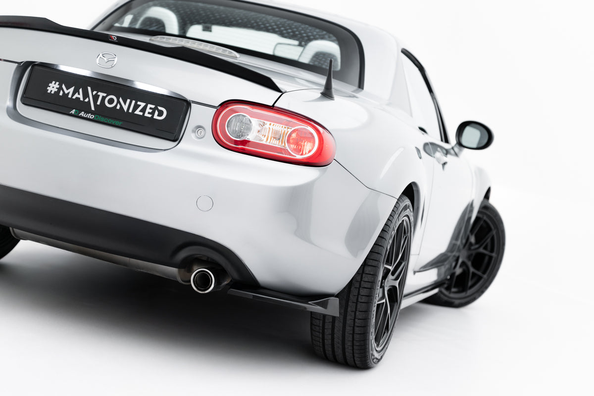 Bakre sidesplitter montert på Mazda MX-5 MK3 NC Facelift, skrå vinkel fra bak