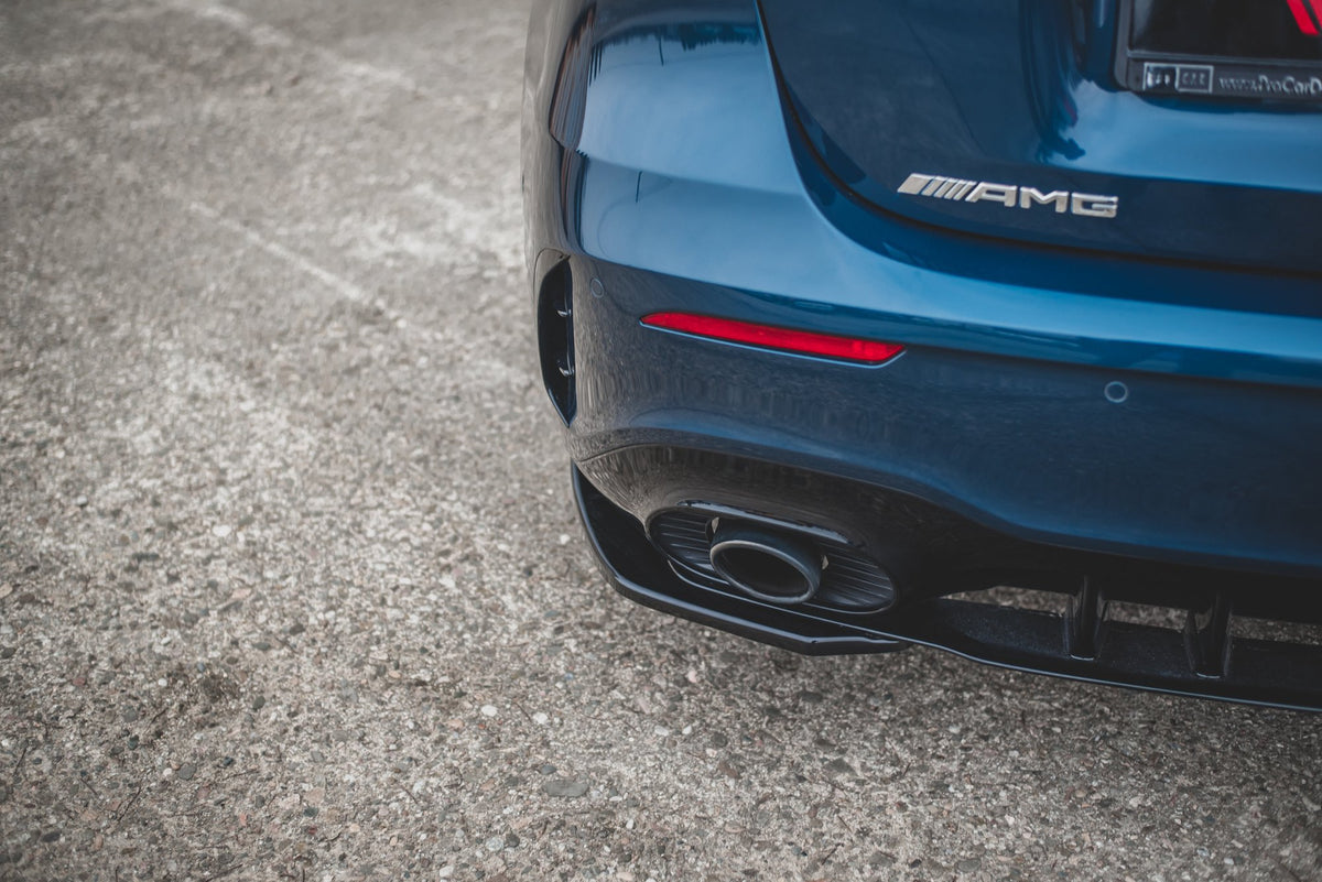Komplett sett med venstre og høyre sideflap til Mercedes A35 AMG, produktbilde