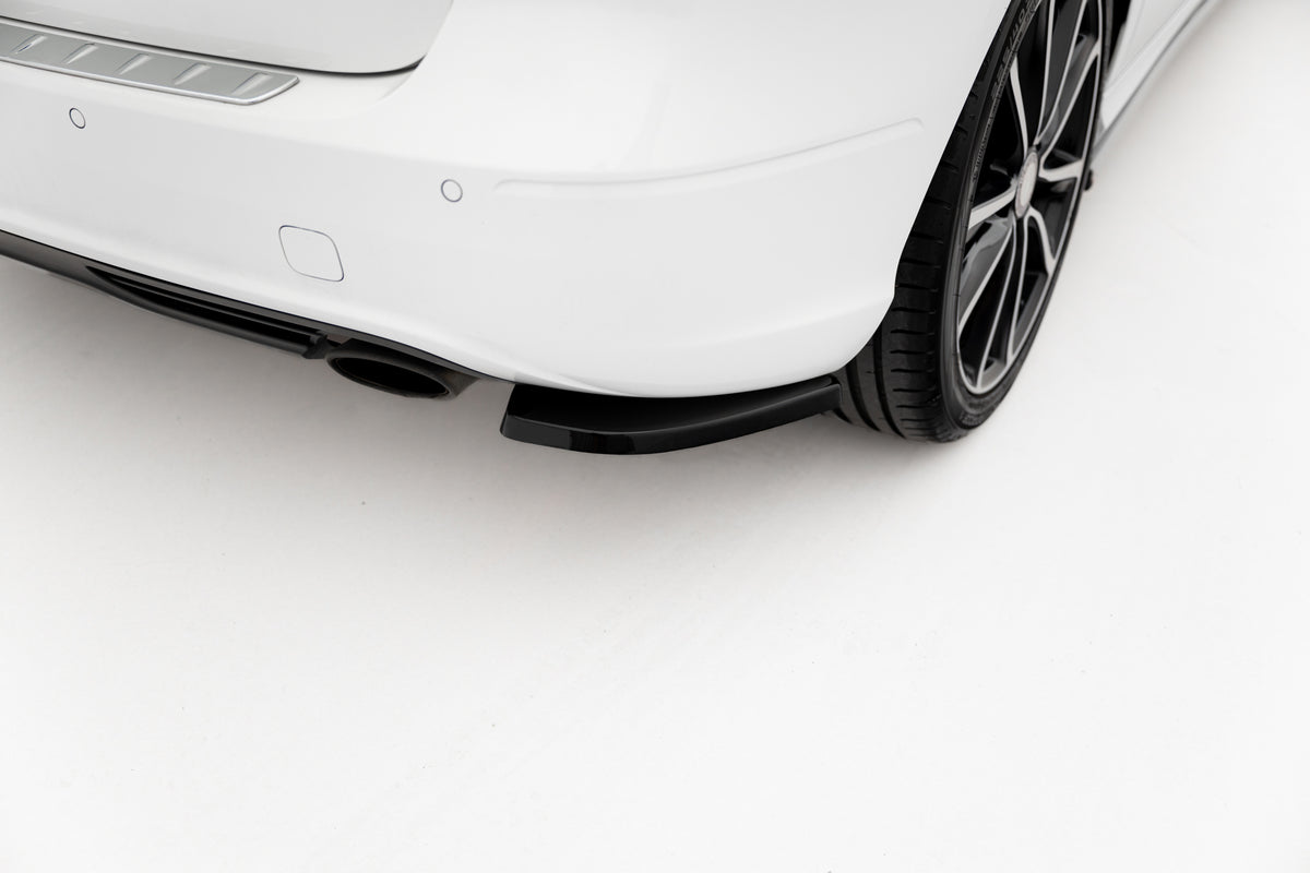 Bakre sideflaps til Mercedes B-Klasse W246 vist ovenfra i sort ABS-plast