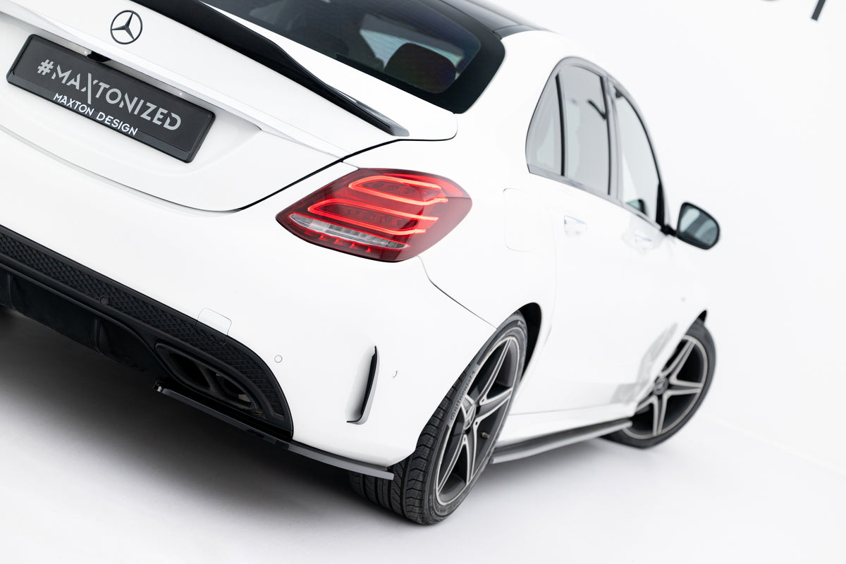 Sideflaps montert på bakre støtfanger til Mercedes C-Klasse W205 sedan