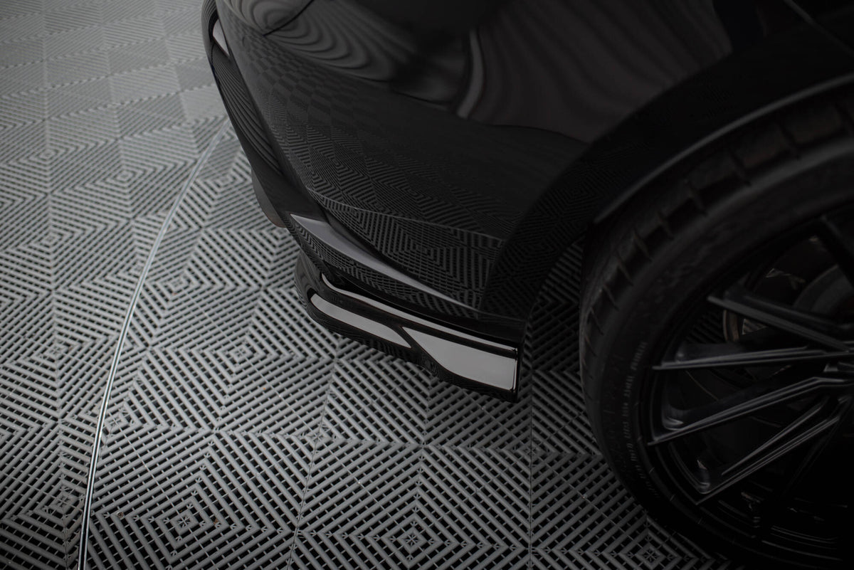 Nærbilde av overflate og detaljer på bakre sideflaps i ABS til Porsche Macan GTS Mk1 FL2
