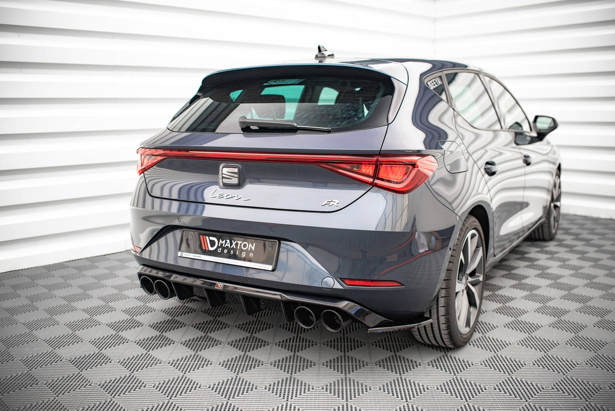 Maxton Design sideflaps montert ved bakre støtfanger på Seat Leon FR MK4