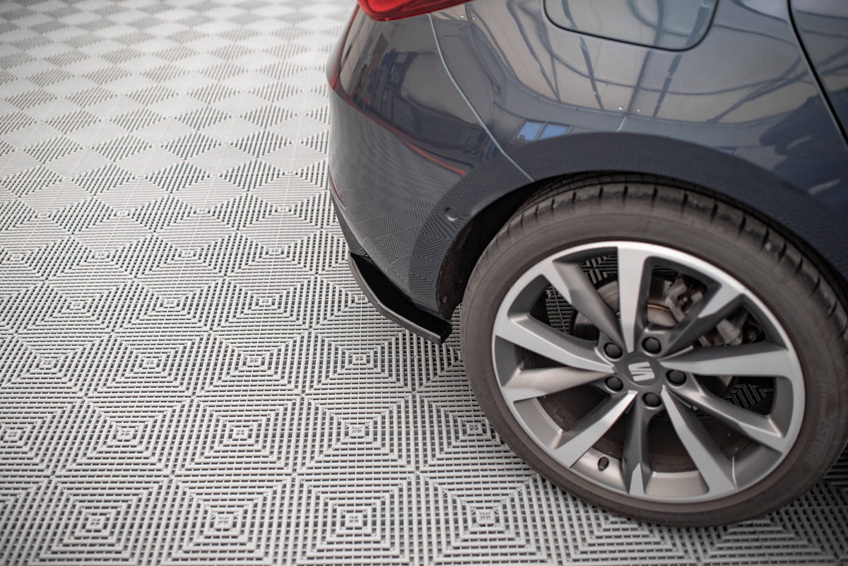 Komplett sett med venstre og høyre sideflap til Seat Leon FR MK4, ovenfra