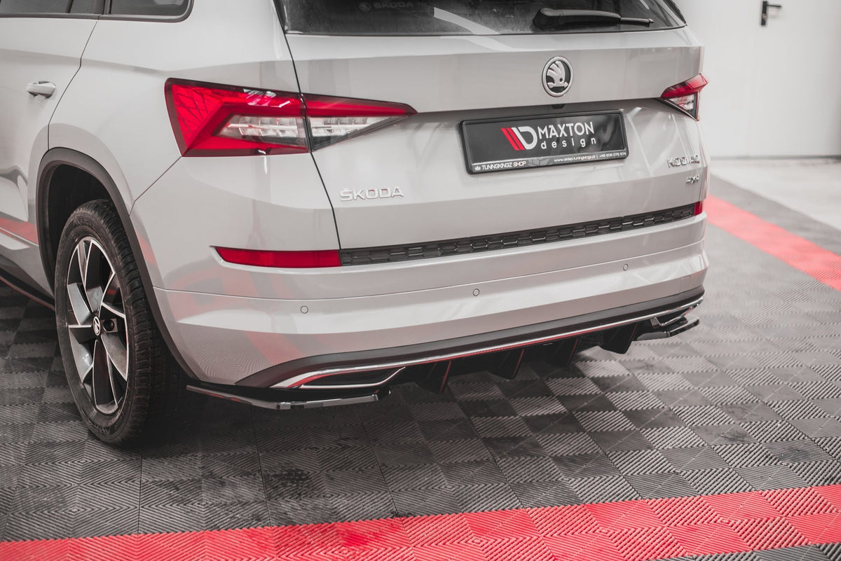 Nærbilde av sideflap i ABS-plast til Kodiaq Sportline med strukturert overflate