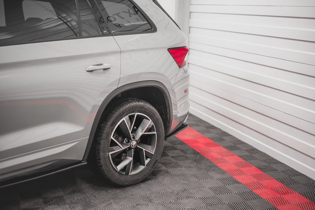 Maxton Design bakre sidesplittere til Skoda Kodiaq vist ovenfra på flate