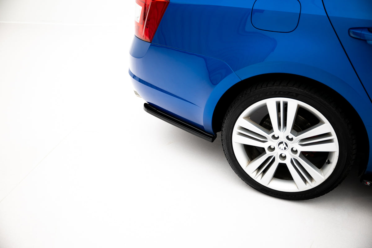 Sett med venstre og høyre sideflap for Skoda Octavia RS, vist ovenfra