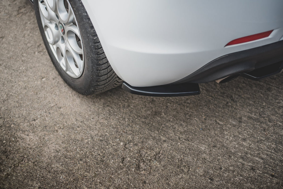 Sideflaps bak montert på Alfa Romeo Giulietta, skrå vinkel bakfra