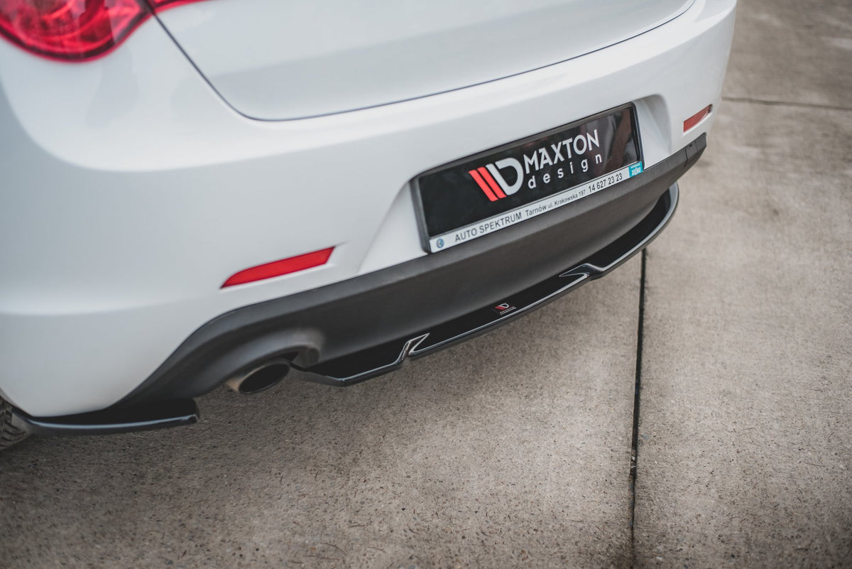 Bakre sideflaps V.1 til Alfa Romeo Giulietta i strukturert svart finish, produktvisning