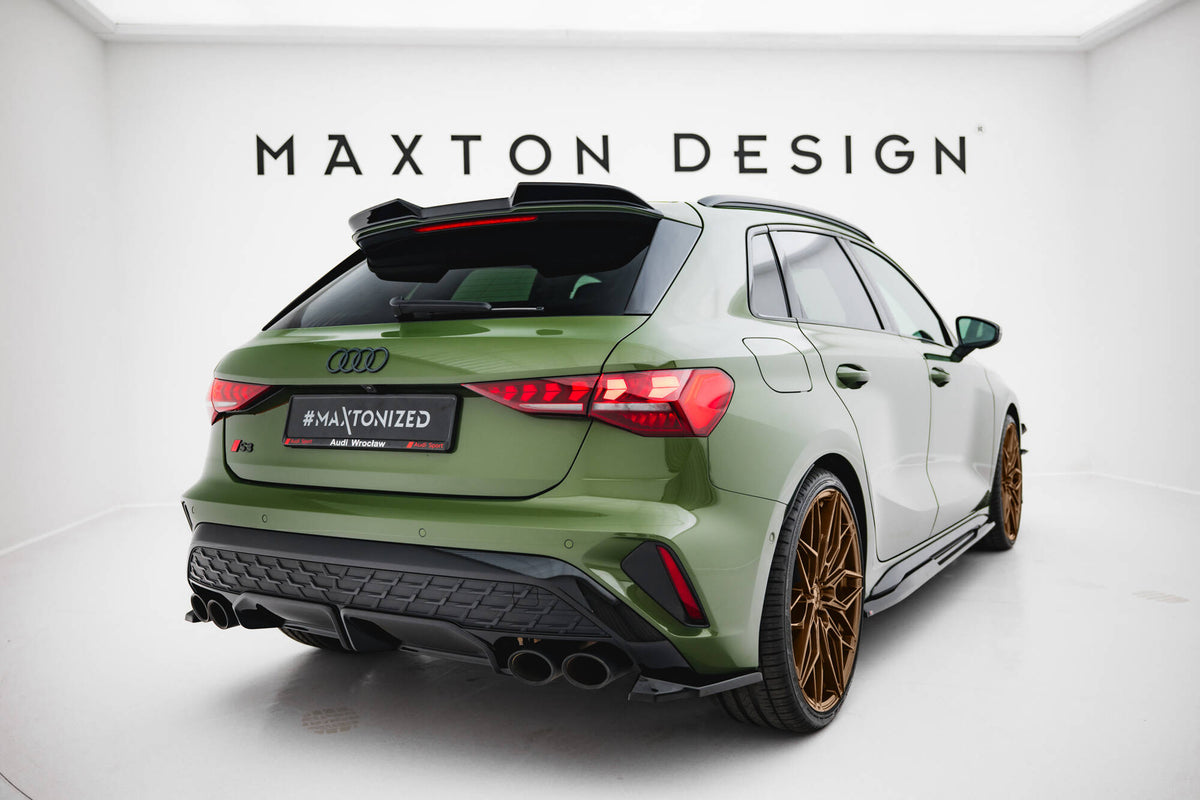 Audi S3 8Y Sportback Facelift med monterte bakre sideflaps som fremhever den aggressive diffusoren