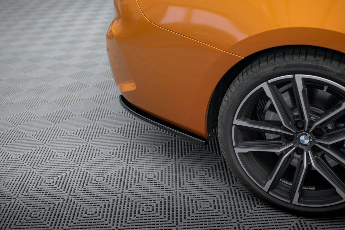 Sideflaps bak V.1 montert på BMW M440i G22 Coupe