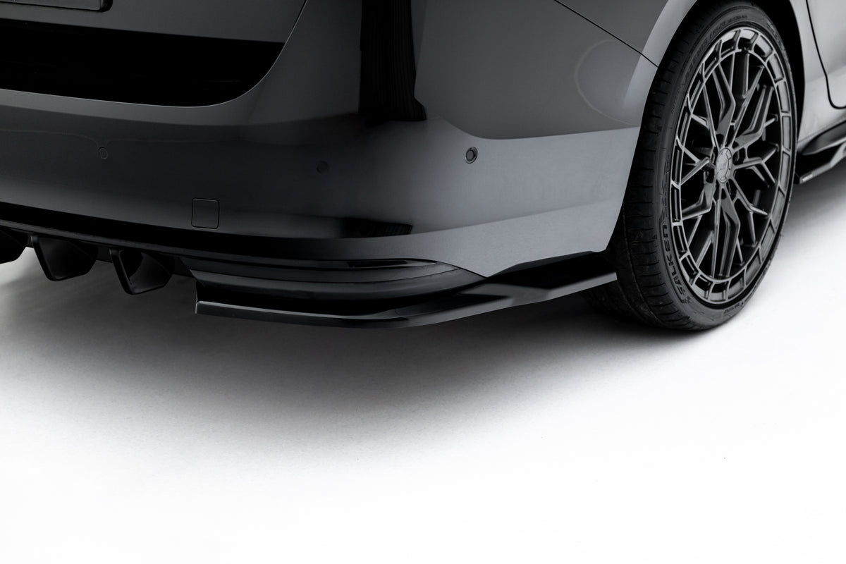 Sidesplittere bak V.1 med Gloss Black-finish til Skoda Superb Mk4