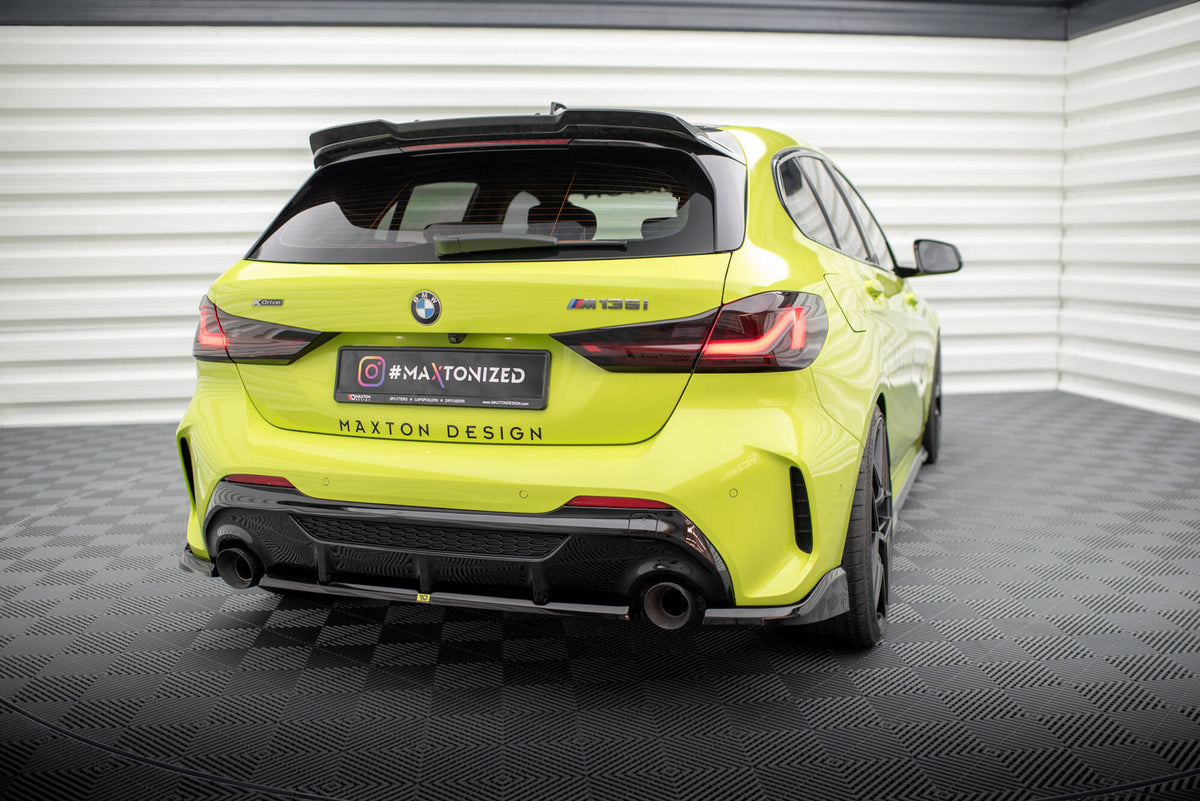 M-Maxton sideflaps bak V.12 BMW F40 M135i – sidevisning montert
