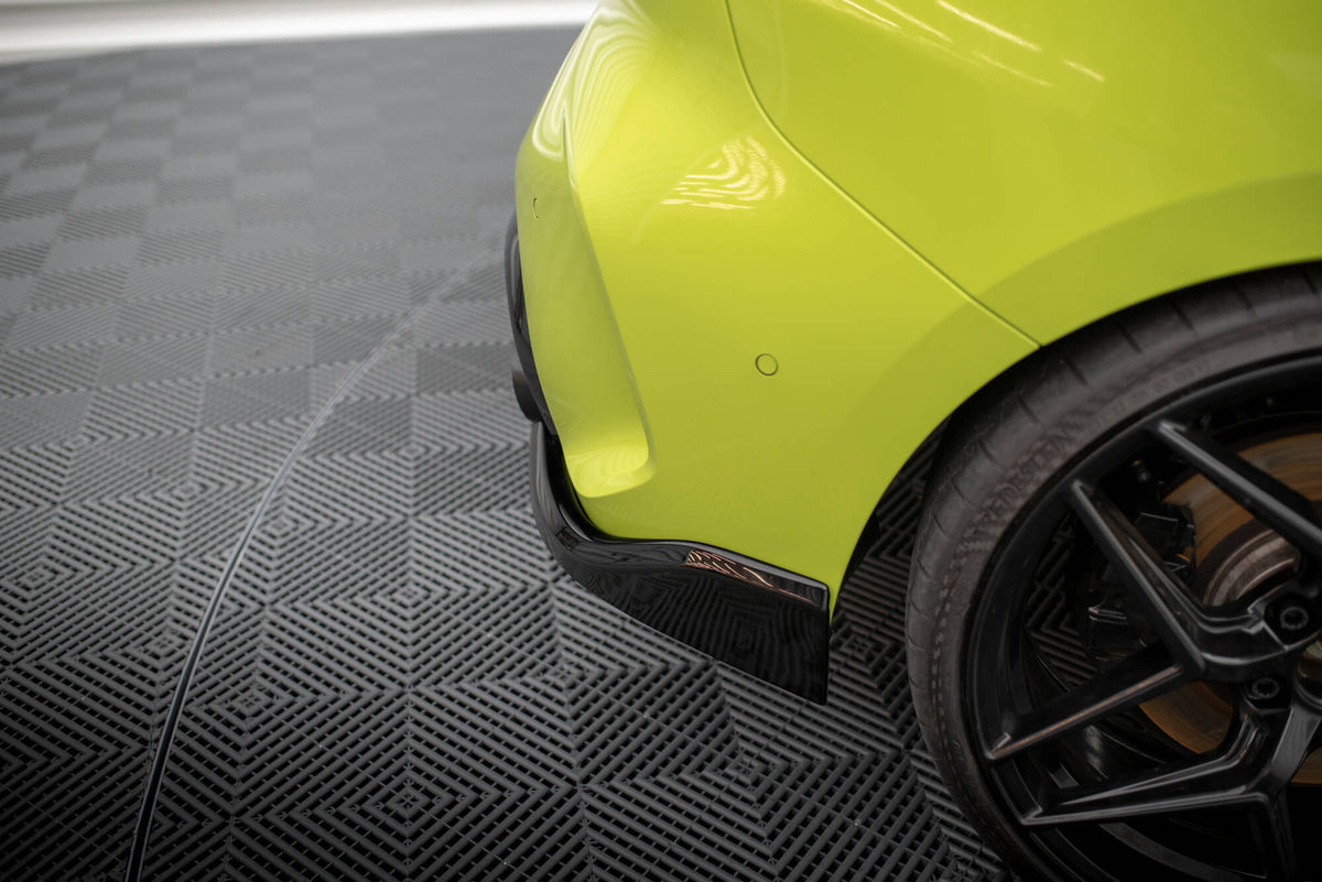 Nærbilde av M-Maxton sideflaps V.12 BMW F40 feste og passform