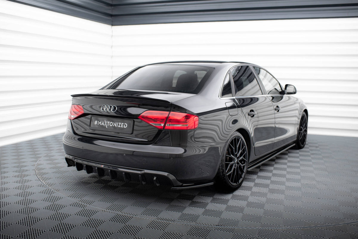 Sideflaps bak montert på Audi A4 B8, skrå vinkel bakfra