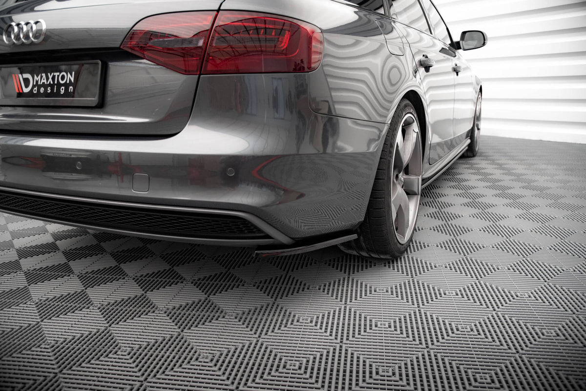 Bakre sideflaps V.2 til Audi A4 S-Line Avant B8 Facelift, vist fra skrå vinkel