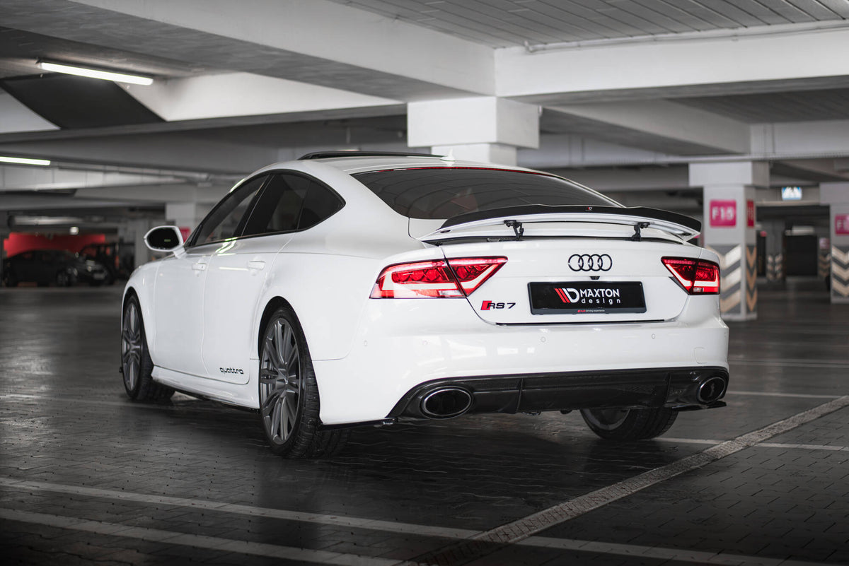 Bakre sideflaps V.2 til Audi RS7 C7 i strukturert svart finish sett forfra