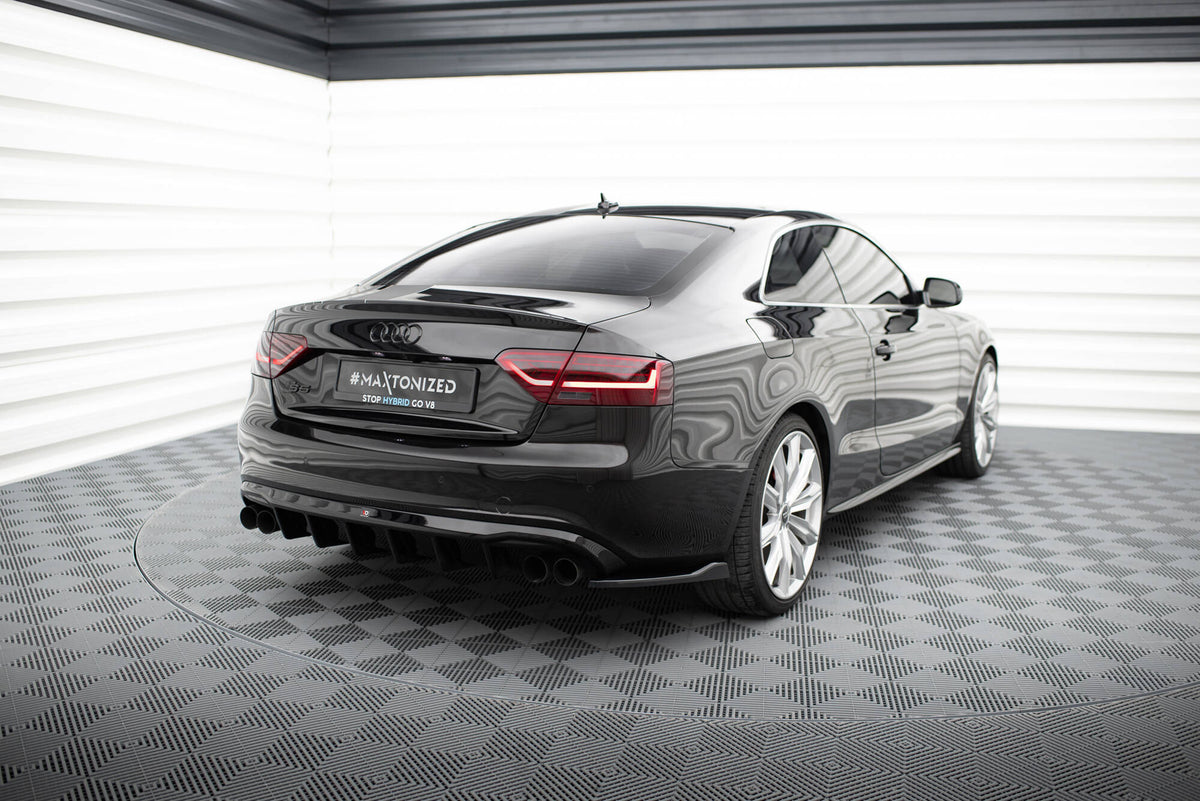 Sidesplitter bak montert på Audi A5 S-Line Coupe 8T, skrå vinkel bakfra