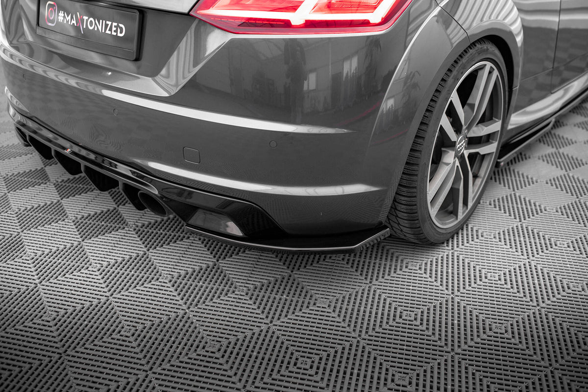 Bakre sideflaps V.2 til Audi TT S-Line 8S vist som par ovenfra