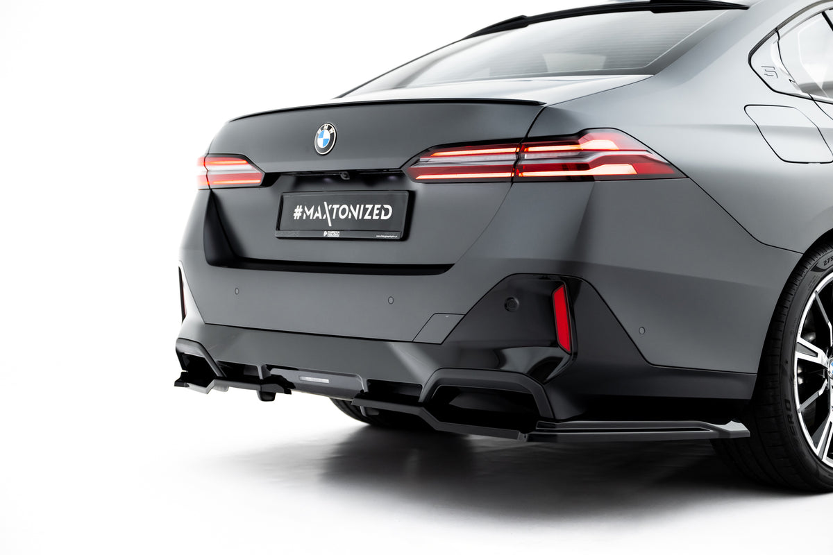 Maxton sidesplittere bak til BMW i5 M-Pack G60 i nærbilde