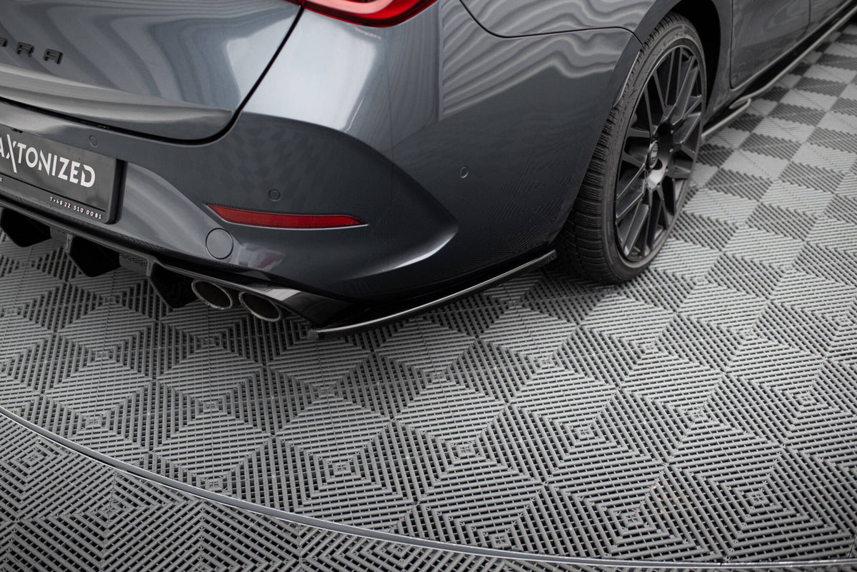 Bakre sideflaps V.2 til Cupra Leon ST MK1 sett forfra i strukturert svart