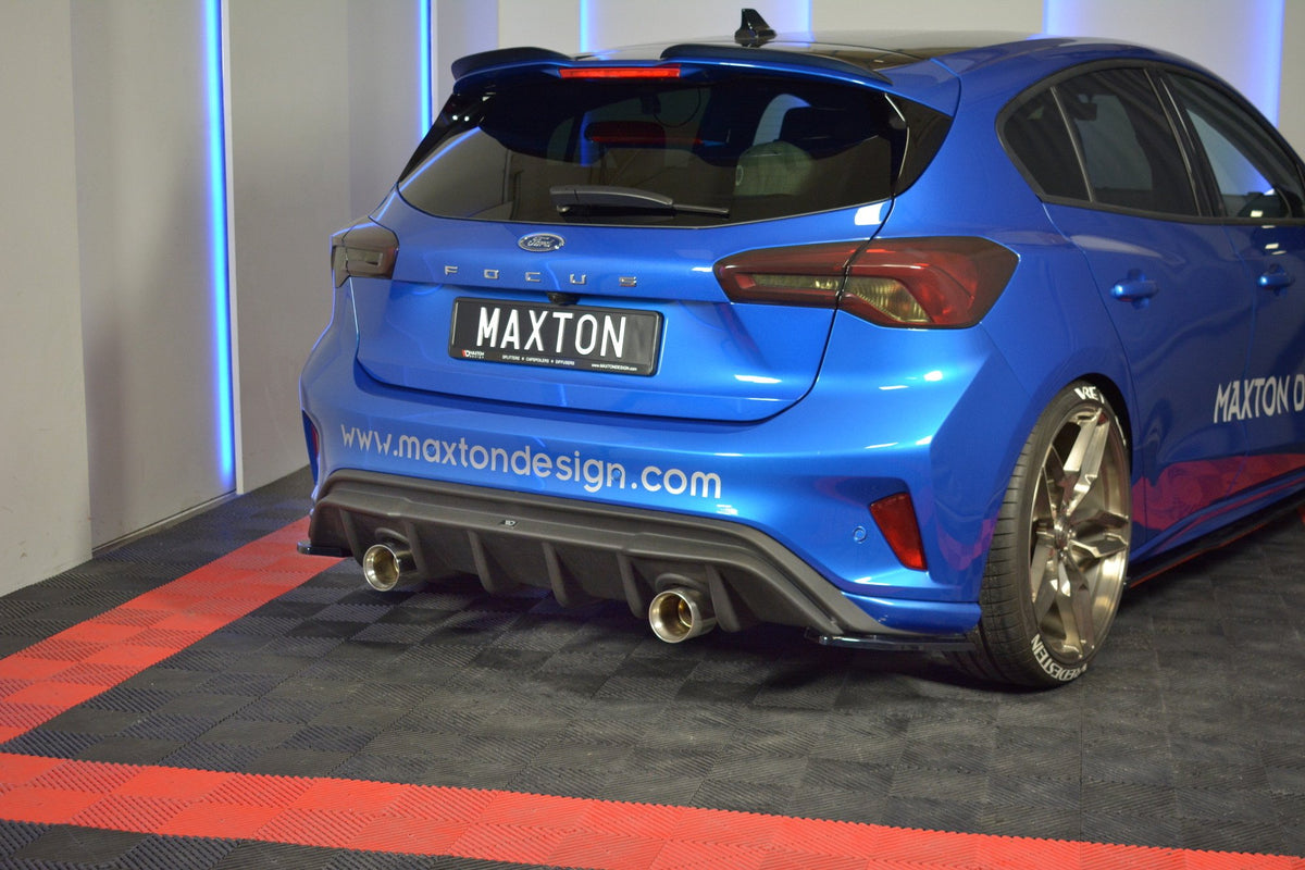 Bakre sideflaps V.2 til Ford Focus ST-Line MK4 sett forfra i strukturert svart