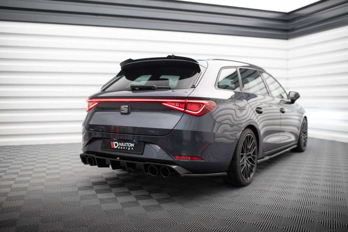 Nærbilde av bakre sideflap V.2 i ABS-plast for Seat Leon ST FR Mk4