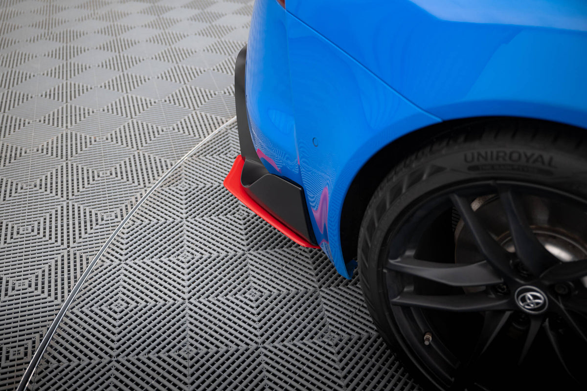 Bakre sideflaps V.2 Maxton Design på sort Toyota Supra MK5