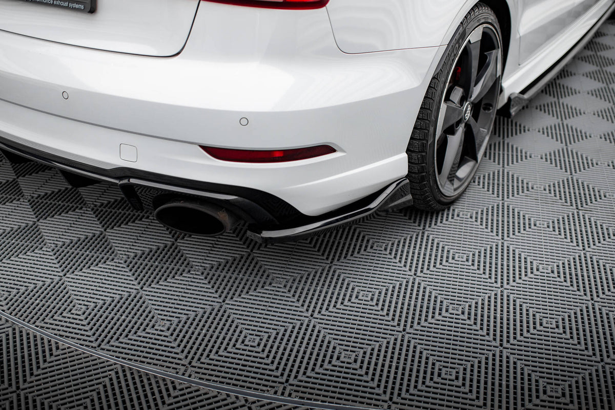 Sideflaps bak V.3 til Audi RS3 Sedan 8V Facelift vist ovenfra i strukturert svart