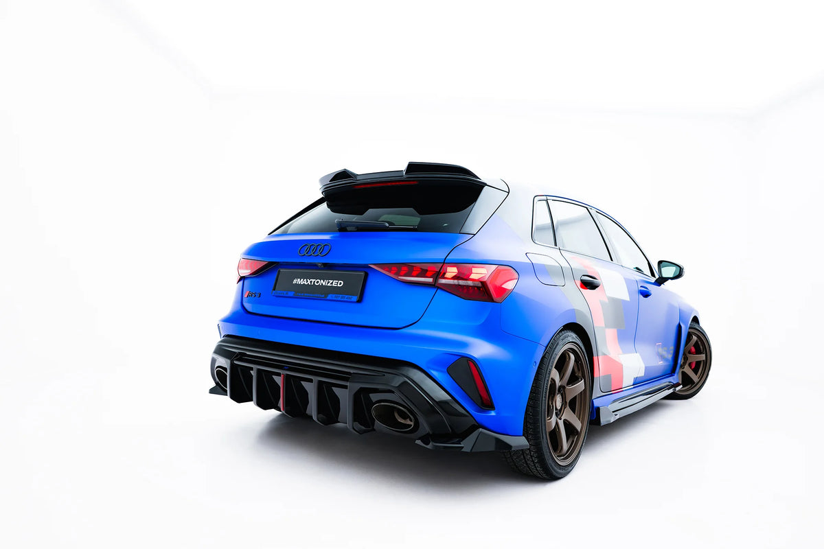 Høyre sidesplitter bak i blank sort til Audi RS3 8Y Facelift