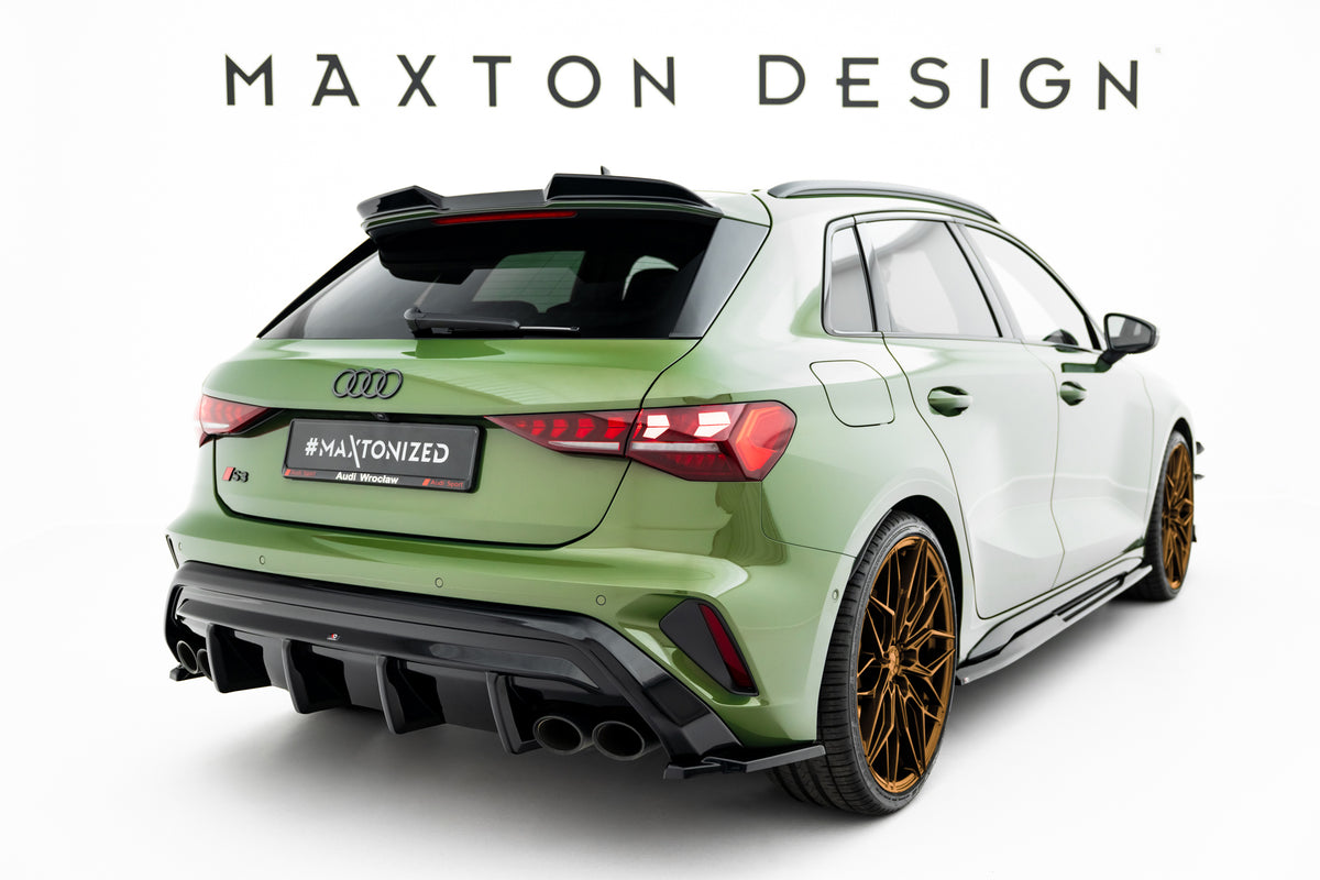 Audi S3 Sportback 8Y Facelift med aerodynamiske sideflaps bak sett fra skrått bakfra