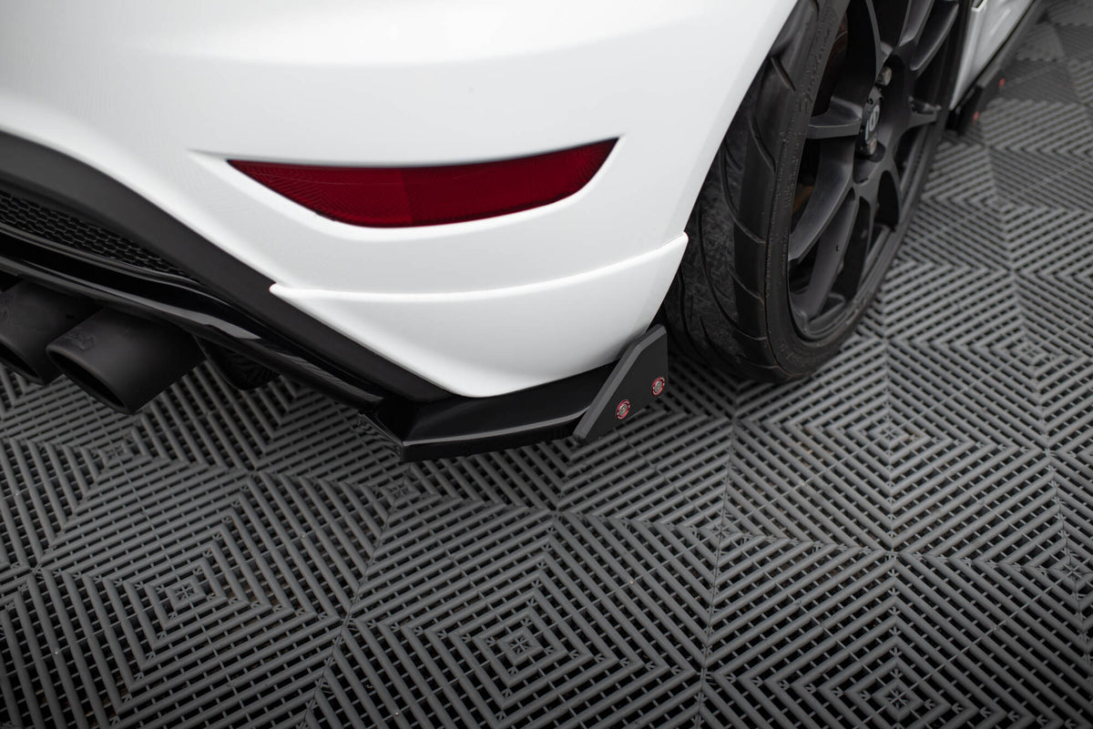 Bakre sidesplittere V.3 med Street Pro-flaps for Ford Fiesta ST MK7 Facelift, komplett sett ovenfra