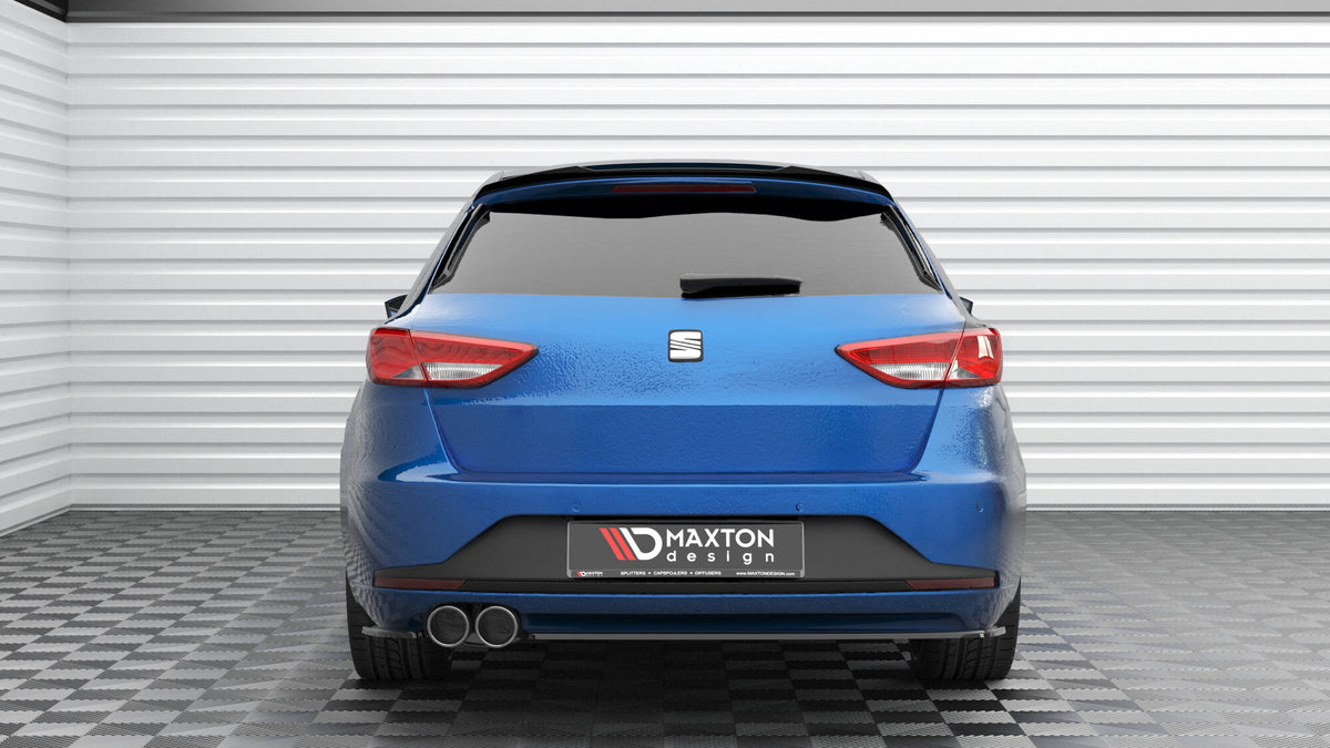 Sideflap bak montert på Seat Leon FR Sportstourer i skrå vinkel