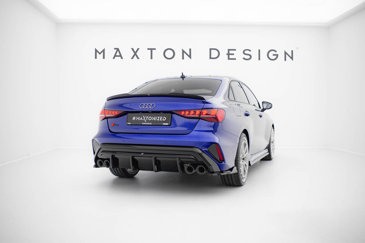 Audi S3 Sedan 8Y Facelift med aerodynamiske sideflaps bak sett fra skrått bakfra