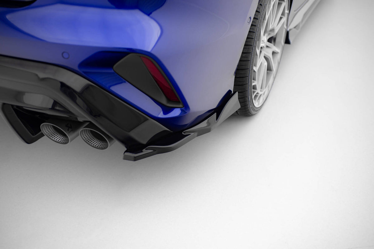Sideflaps bak i sort finish montert på Audi S3 Sedan 8Y Facelift for et sportig utseende