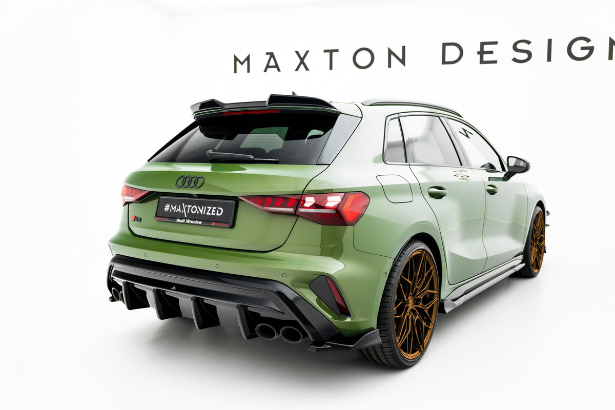 Sideflaps bak i sort for Audi S3 Sportback 8Y Facelift V.4 montert på bakfangeren sett fra siden