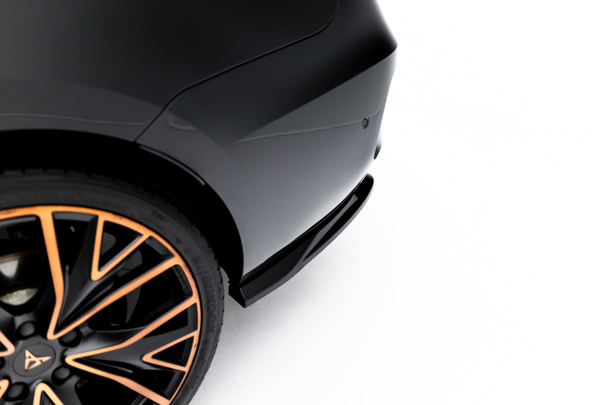 Venstre sidesplitter bak montert på Cupra Leon ST Mk1 Facelift