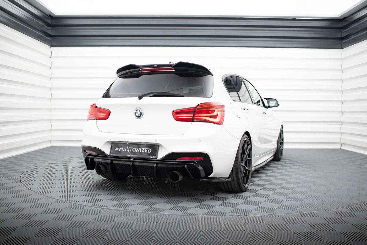 Nærbilde av sideflaps bak V.5 til BMW F20 M-Pakke Facelift med skarp aerodynamisk profil
