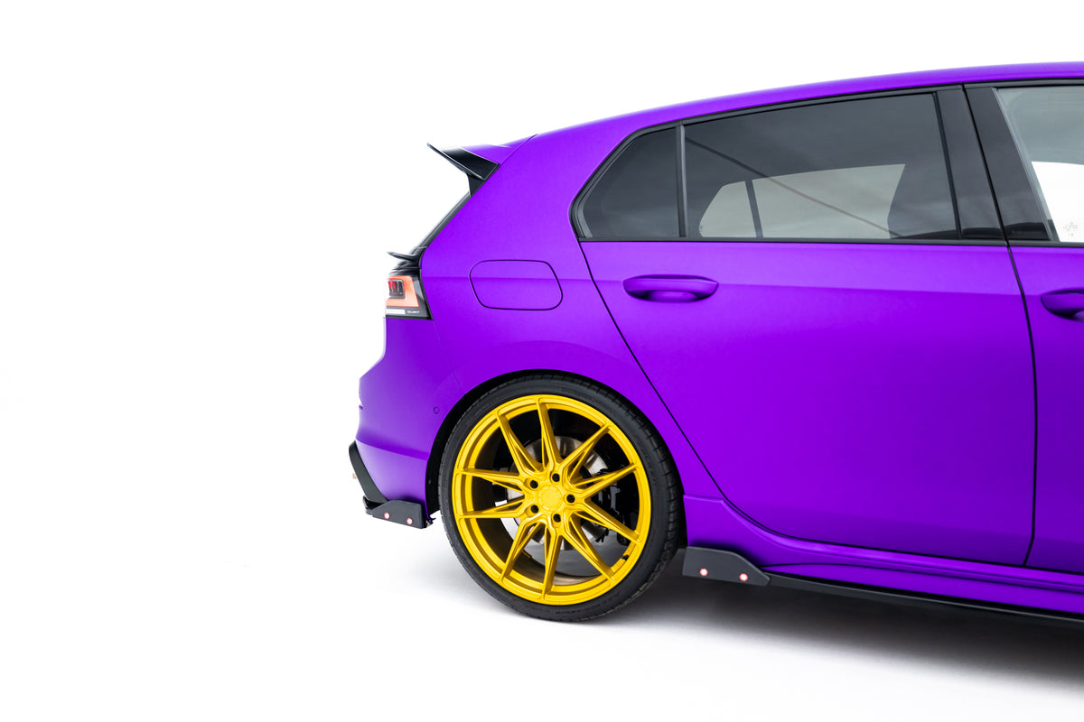 Sidesplittere bak montert på bakre støtfanger på Volkswagen Golf R Mk8 Facelift
