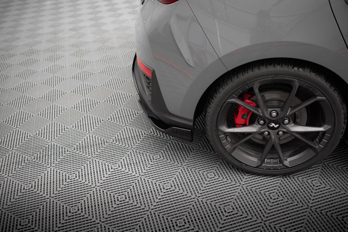 Maxton Design sideflaps bak for i30 N Facelift fra skrå vinkel