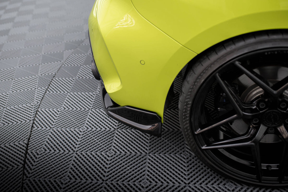 Nærbilde av M-Maxton sideflaps V.8 BMW F40 passform og feste