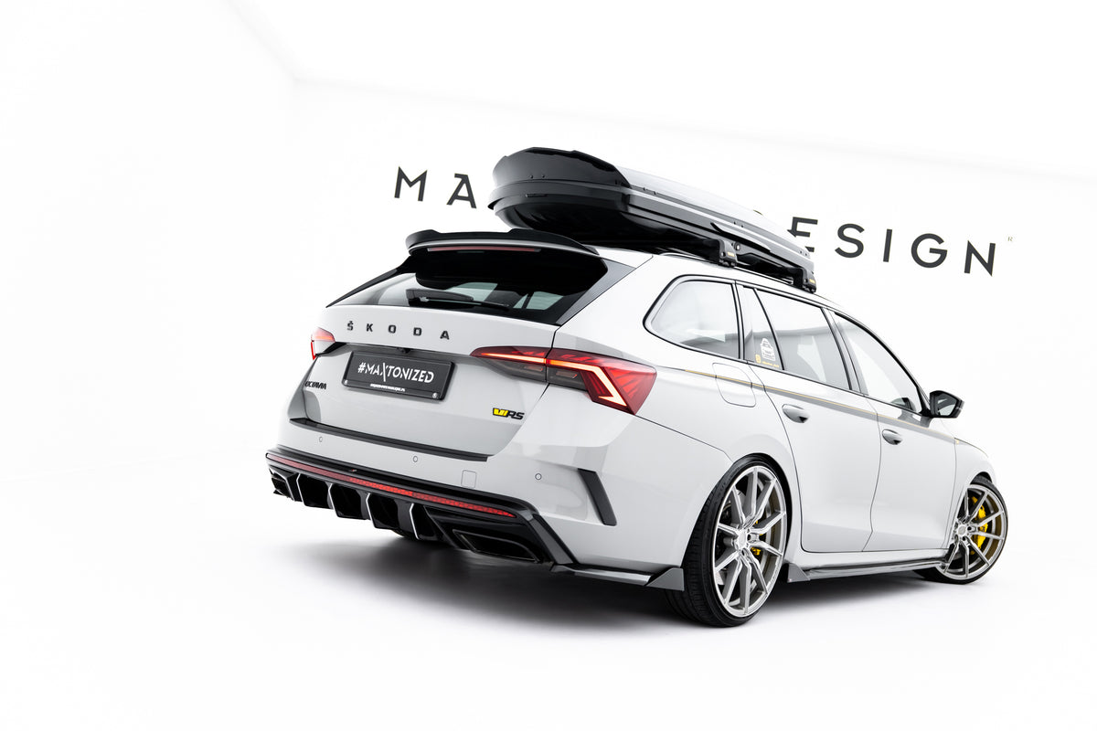 Maxton sidesplittere bak montert på Skoda Octavia RS Liftback Mk4