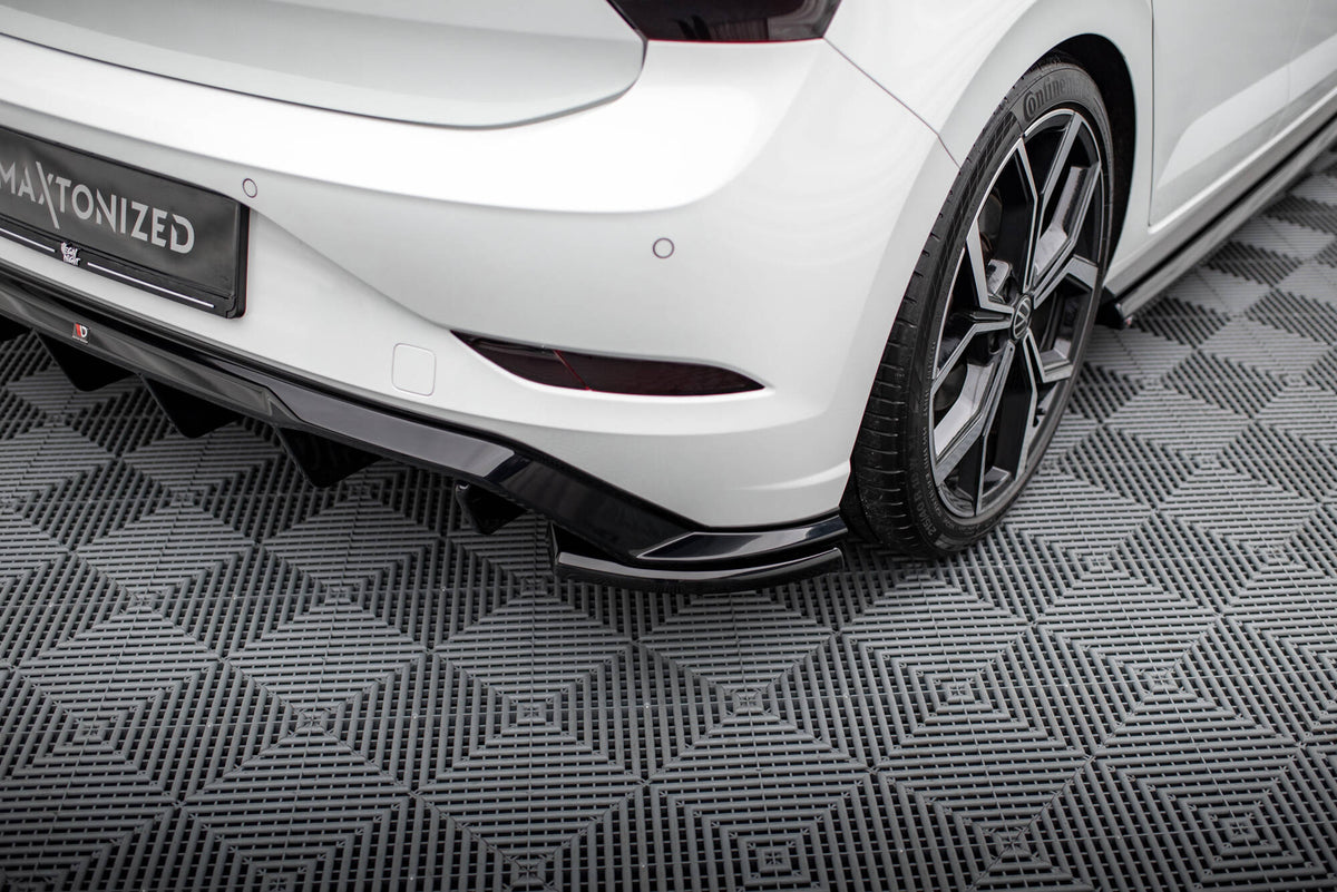 Bakre sideflaps fra Maxton Design montert på VW Polo GTI MK6 Facelift sett bakfra
