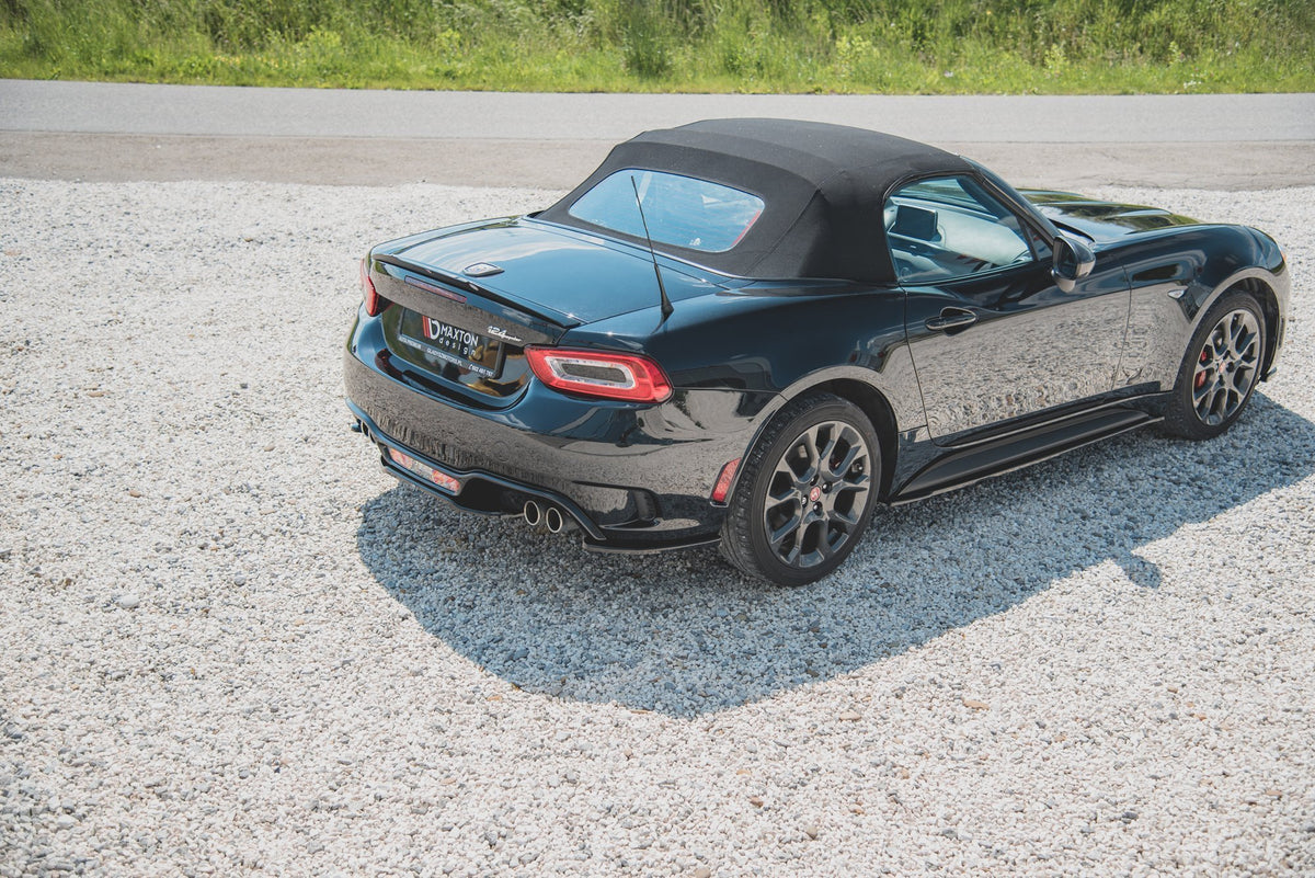 Diffuser til Abarth 124 Spider montert under bakre støtfanger, skrå vinkel