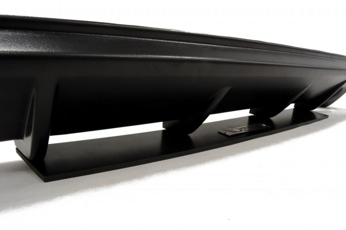 Bakre diffuser til Ford Focus ST MK2 montert under RS-støtfanger, sett bakfra
