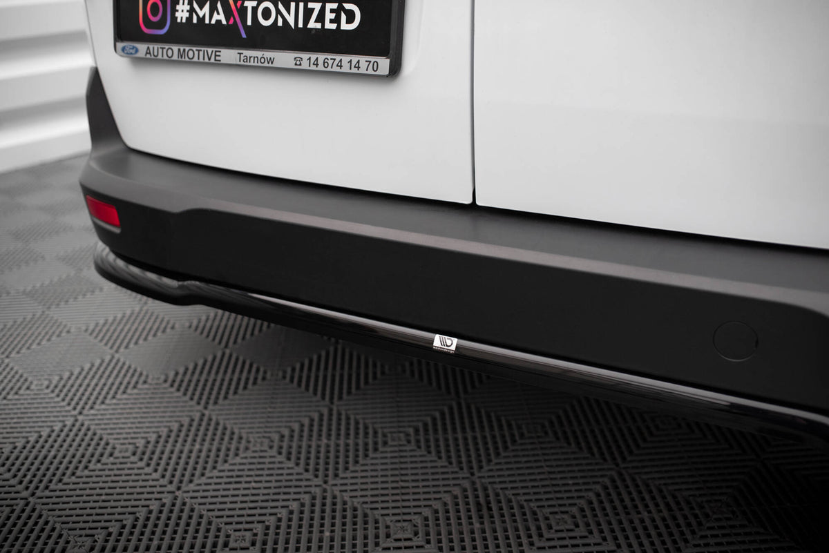 Nærbilde av Maxton Design diffuser for Ford Transit Connect MK2