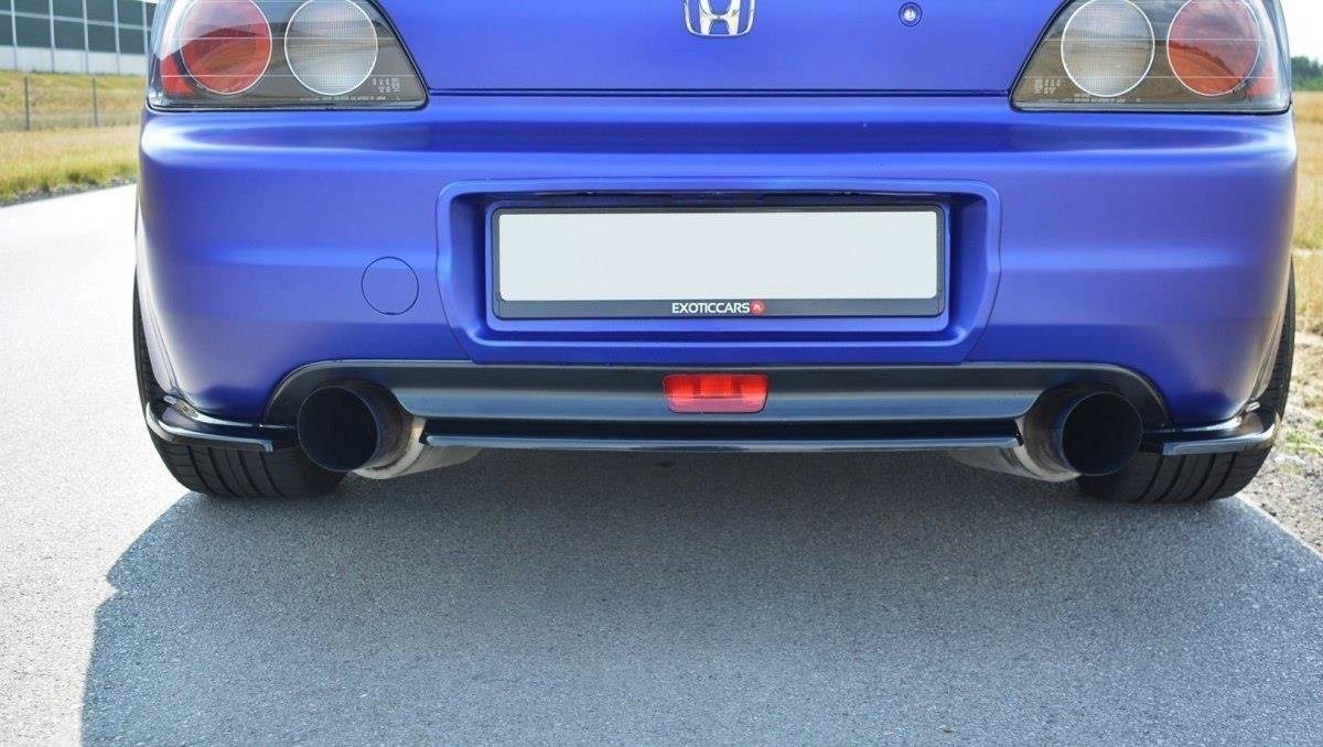 Nærbilde av bakre diffuser med hvit dekorstripe for Honda S2000