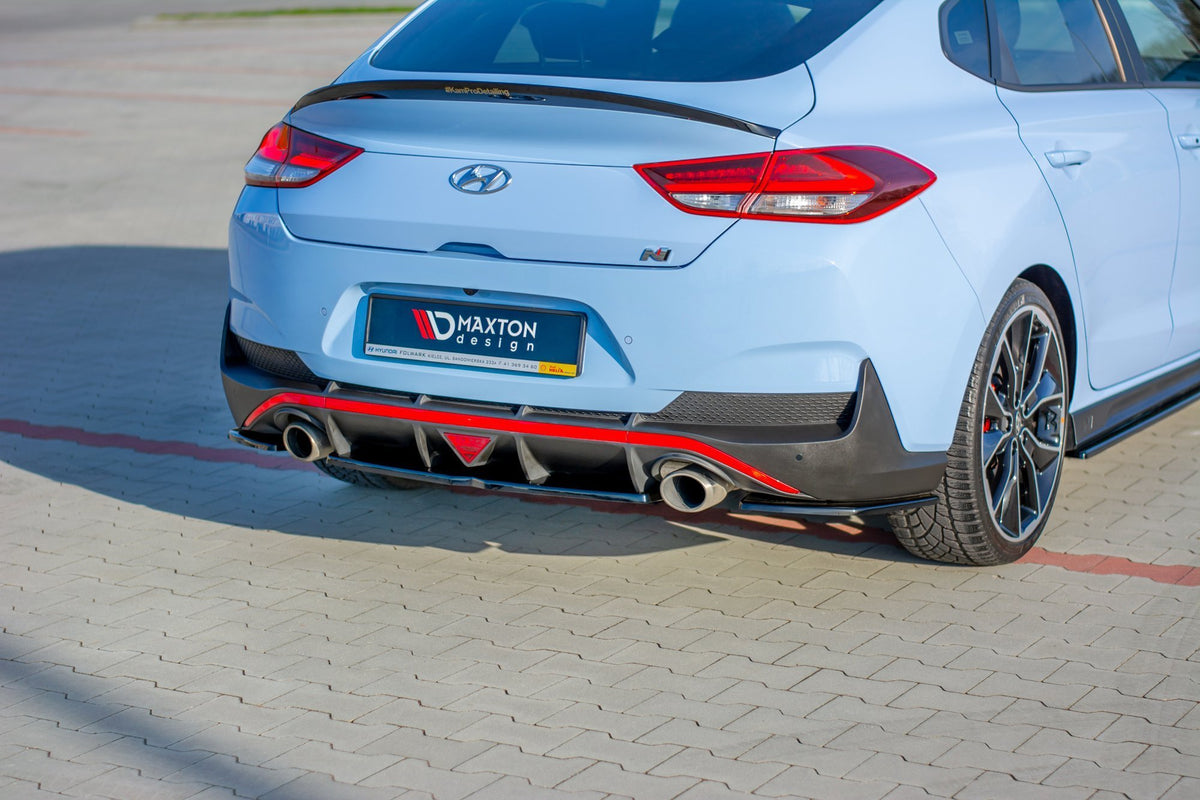 Diffuser til Hyundai i30 N Fastback MK3 sett bakfra i strukturert svart
